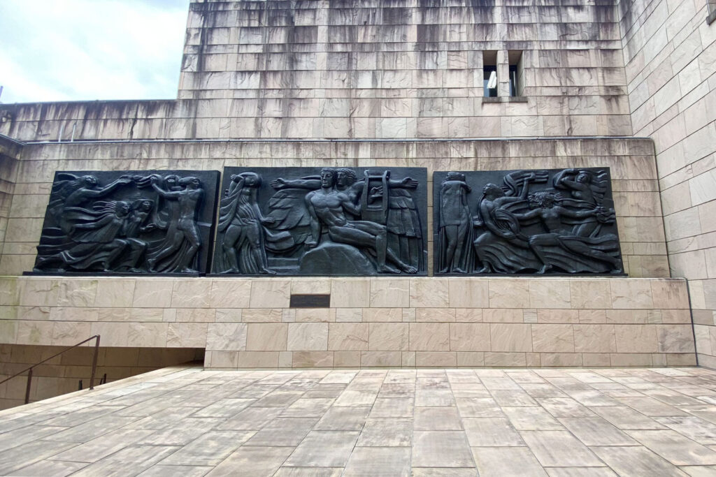 MOA美術館・レリーフ